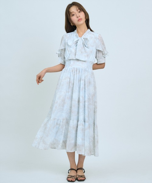 AND COUTURE(アンドクチュール)の「ラインフラワーハーフスリーブワンピース(ワンピース・レディース・ブラック系その他/ホワイト系その他/ブルー系その他・FREE)」の7枚目の写真