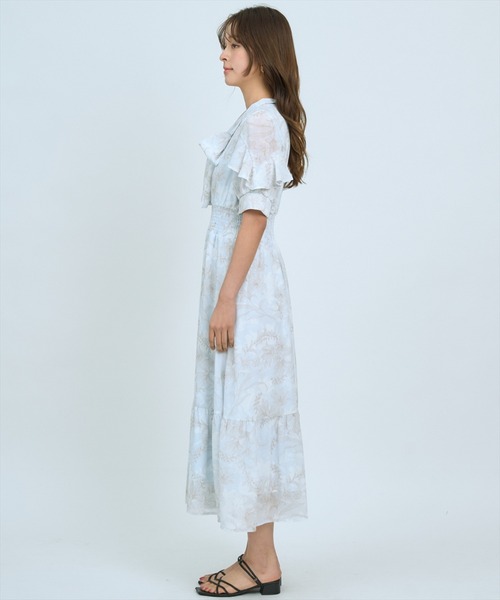 AND COUTURE(アンドクチュール)の「ラインフラワーハーフスリーブワンピース(ワンピース・レディース・ブラック系その他/ホワイト系その他/ブルー系その他・FREE)」の9枚目の写真