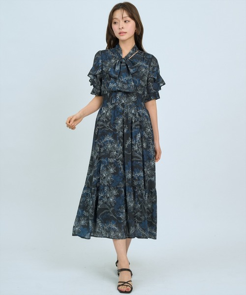 AND COUTURE(アンドクチュール)の「ラインフラワーハーフスリーブワンピース(ワンピース・レディース・ブラック系その他/ホワイト系その他/ブルー系その他・FREE)」の12枚目の写真
