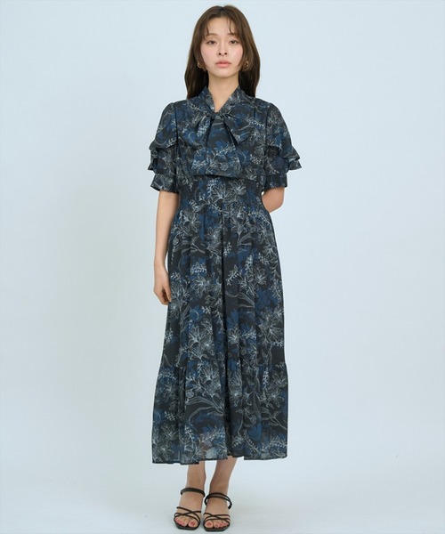 AND COUTURE(アンドクチュール)の「ラインフラワーハーフスリーブワンピース(ワンピース・レディース・ブラック系その他/ホワイト系その他/ブルー系その他・FREE)」の13枚目の写真