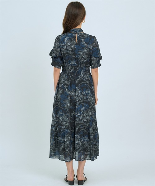 AND COUTURE(アンドクチュール)の「ラインフラワーハーフスリーブワンピース(ワンピース・レディース・ブラック系その他/ホワイト系その他/ブルー系その他・FREE)」の15枚目の写真