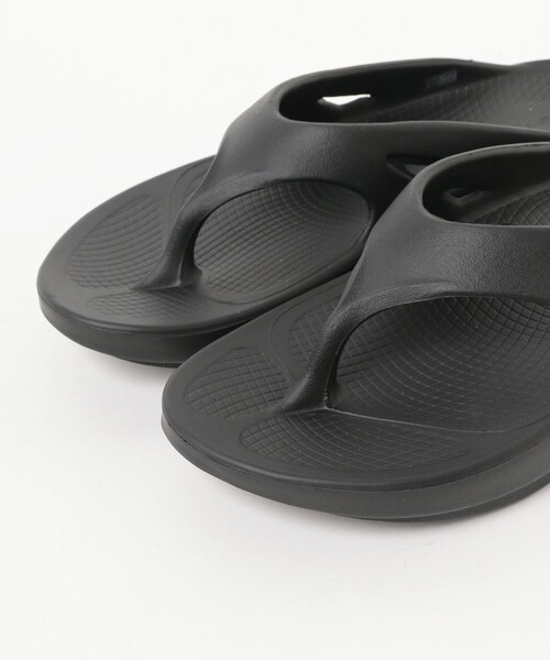 BEAMS HEART（ビームスハート）の「OOFOS / Ooriginal Sandals（26～28cm）（サンダル・メンズ・ブラック/チャコールグレー・28.0cm/27.0cm/26.0cm）」の11枚目の写真