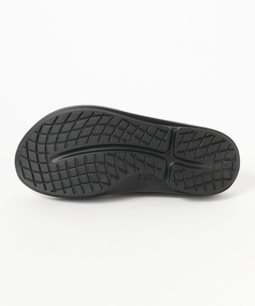 BEAMS HEART（ビームスハート）の「OOFOS / Ooriginal Sandals（26～28cm）（サンダル・メンズ・ブラック/チャコールグレー・28.0cm/27.0cm/26.0cm）」の13枚目の写真