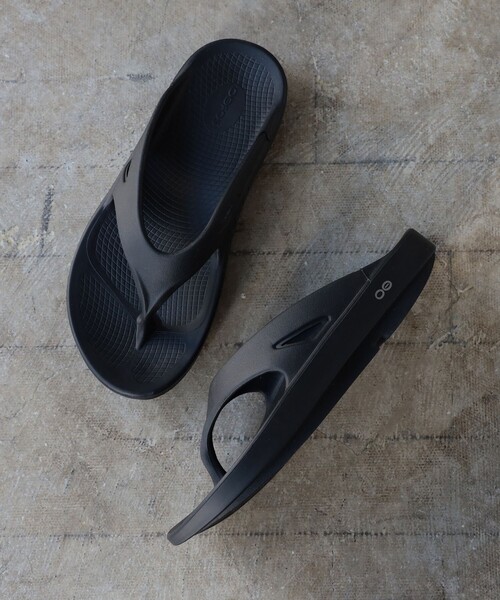 BEAMS HEART（ビームスハート）の「OOFOS / Ooriginal Sandals（26～28cm）（サンダル・メンズ・ブラック/チャコールグレー・28.0cm/27.0cm/26.0cm）」の16枚目の写真