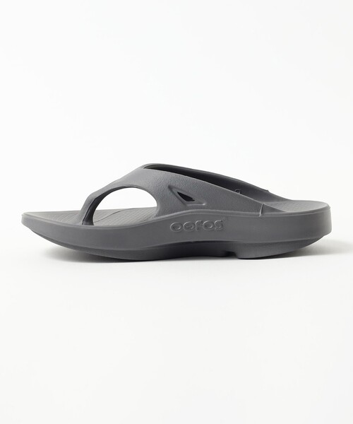 BEAMS HEART（ビームスハート）の「OOFOS / Ooriginal Sandals（26～28cm）（サンダル・メンズ・ブラック/チャコールグレー・28.0cm/27.0cm/26.0cm）」の11枚目の写真