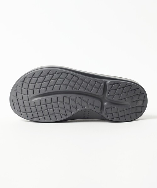 BEAMS HEART（ビームスハート）の「OOFOS / Ooriginal Sandals（26～28cm）（サンダル・メンズ・ブラック/チャコールグレー・28.0cm/27.0cm/26.0cm）」の12枚目の写真
