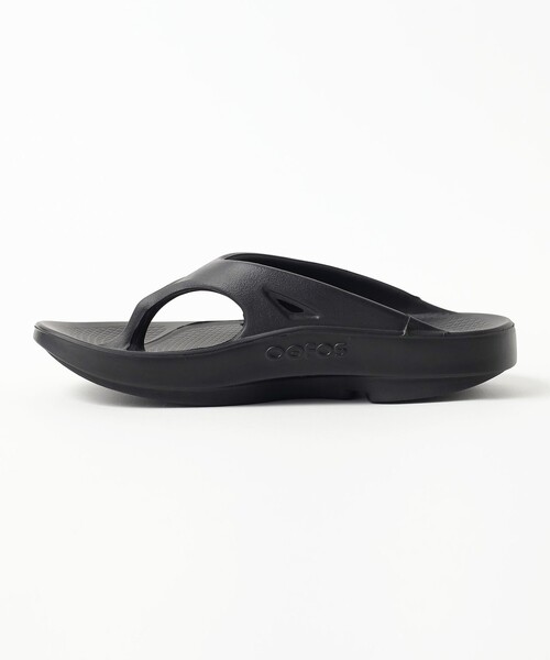 BEAMS HEART（ビームスハート）の「OOFOS / Ooriginal Sandals（26～28cm）（サンダル・メンズ・ブラック/チャコールグレー・28.0cm/27.0cm/26.0cm）」の3枚目の写真