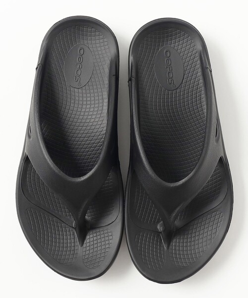 BEAMS HEART（ビームスハート）の「OOFOS / Ooriginal Sandals（26～28cm）（サンダル・メンズ・ブラック/チャコールグレー・28.0cm/27.0cm/26.0cm）」の5枚目の写真