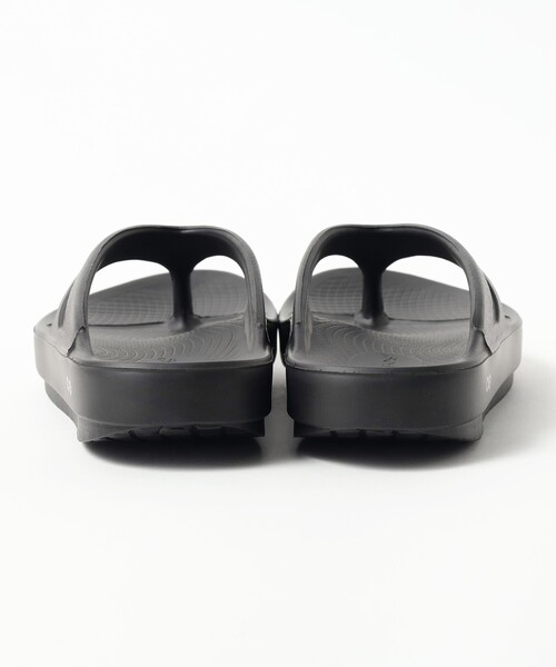 BEAMS HEART（ビームスハート）の「OOFOS / Ooriginal Sandals（26～28cm）（サンダル・メンズ・ブラック/チャコールグレー・28.0cm/27.0cm/26.0cm）」の6枚目の写真