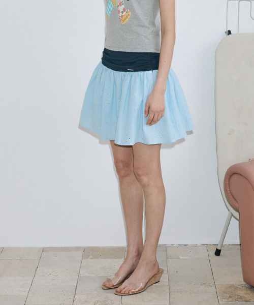 SINOON（シヌーン）の「Eyelet Mix Flare Skirt (Blue)（スカート・レディース・ブルー・MEDIUM/SMALL）」の2枚目の写真