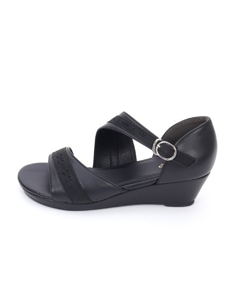 axes femme(アクシーズファム)の「カットワークアシメサンダル(サンダル・レディース・キナリ/ブラック・MEDIUM/LARGE)」の13枚目の写真