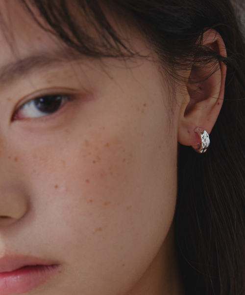 BYWEEKEND（バイウィーケンド）の「Poral earring（ピアス（両耳用）・レディース・シルバー・FREE）」の3枚目の写真