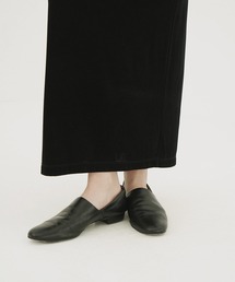 SIDE CUT STACKED FLAT SHOES