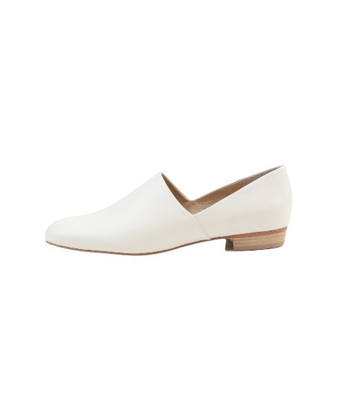 CLANE(クラネ)の「SIDE CUT STACKED FLAT SHOES(パンプス・レディース・アイボリー/ブラック・36/37/38)」の15枚目の写真