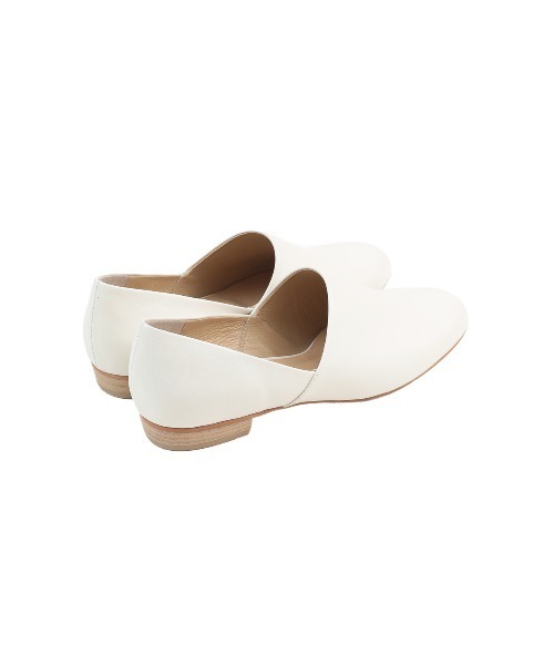CLANE(クラネ)の「SIDE CUT STACKED FLAT SHOES(パンプス・レディース・アイボリー/ブラック・36/37/38)」の16枚目の写真