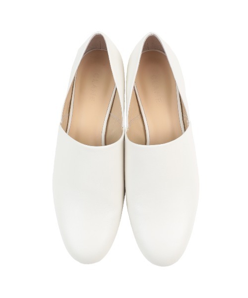CLANE(クラネ)の「SIDE CUT STACKED FLAT SHOES(パンプス・レディース・アイボリー/ブラック・36/37/38)」の17枚目の写真