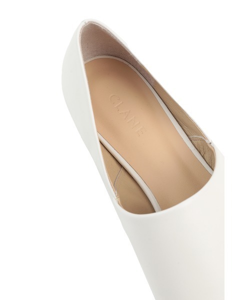 CLANE(クラネ)の「SIDE CUT STACKED FLAT SHOES(パンプス・レディース・アイボリー/ブラック・36/37/38)」の19枚目の写真