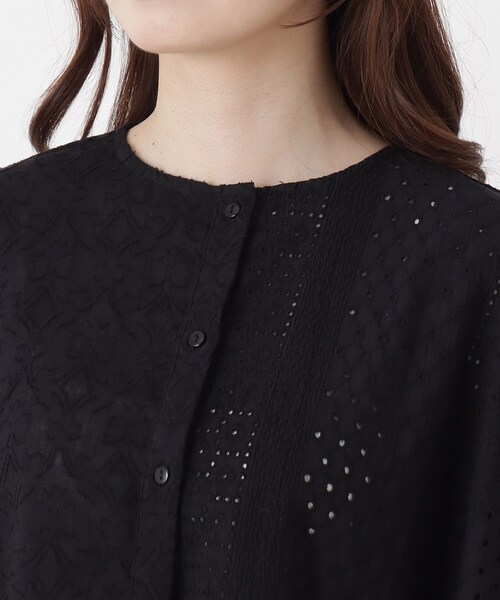one'sterrace(ワンズテラス)の「総刺繍 パネル切替シャツ(シャツ/ブラウス・レディース・アイボリー系8/ブラック系8・02)」の6枚目の写真
