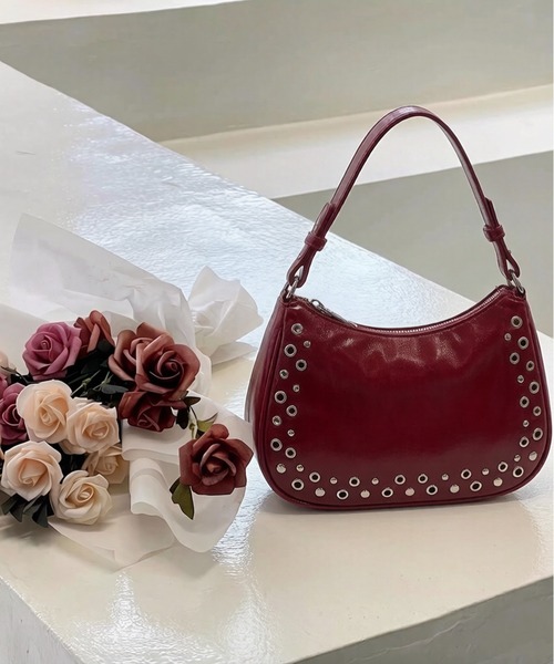 Chiina(チーナ)の「【Chiina】ハーフムーンスタッズハンドバッグ(ハンドバッグ・レディース・ブラック/アイボリー/レッド・FREE)」の13枚目の写真