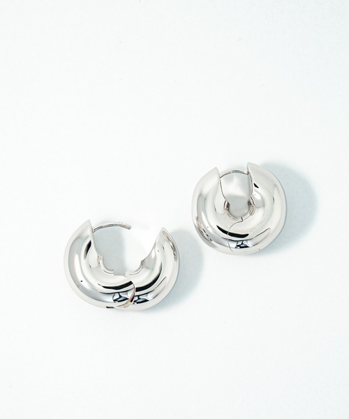 TOM WOOD(トムウッド)の「【TOMWOOD】Sphere Hoops シルバー ピアス ユニセックス(ピアス(両耳用)・レディース・シルバー・FREE)」の2枚目の写真