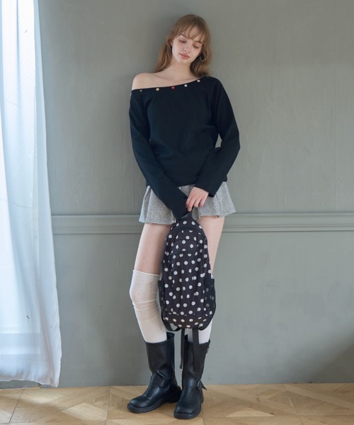 Birthday room（バースデイルーム）の「アソートボタンオフショルロンT/Button-Detail Off-Shoulder Long-Sleeve Tee（Tシャツ/カットソー・レディース・ブラック/ホワイト・FREE）」の8枚目の写真