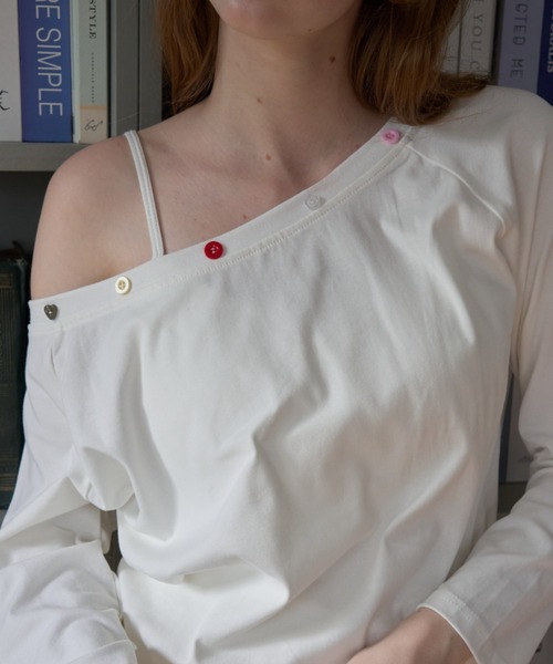 Birthday room（バースデイルーム）の「アソートボタンオフショルロンT/Button-Detail Off-Shoulder Long-Sleeve Tee（Tシャツ/カットソー・レディース・ブラック/ホワイト・FREE）」の9枚目の写真