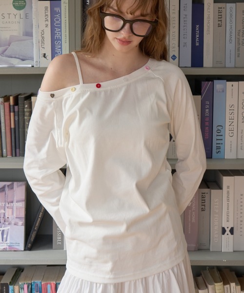 Birthday room（バースデイルーム）の「アソートボタンオフショルロンT/Button-Detail Off-Shoulder Long-Sleeve Tee（Tシャツ/カットソー・レディース・ブラック/ホワイト・FREE）」の13枚目の写真
