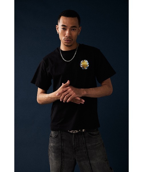 typecloud(タイプクラウド)の「Tシャツ|Emblem Tee|typecloud(Tシャツ/カットソー・メンズ・ブラック/ネイビー・MEDIUM/SMALL/LARGE/X-LARGE)」の3枚目の写真