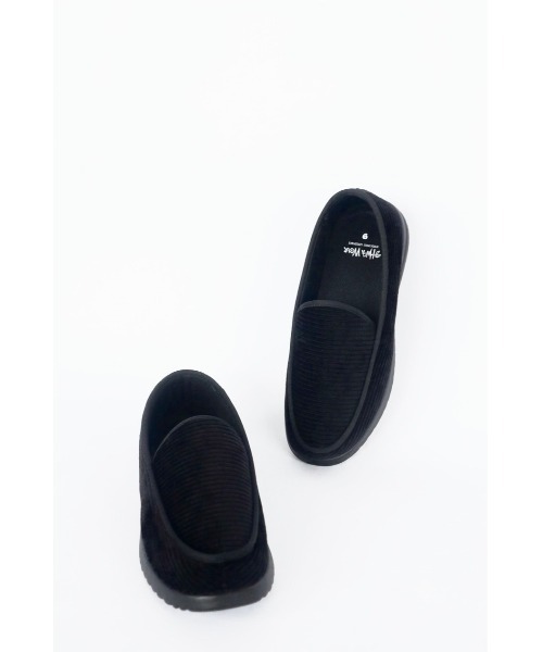 SHAKA WeAR(シャカウェア)の「【SHAKA WeAR/シャカウェア】コーデュロイ インクレディブルハウスシューズ Incredible House Shoe(スリッポン・メンズ・ブラック・8/9/10)」の3枚目の写真