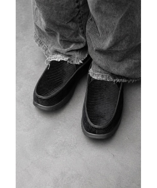 SHAKA WeAR(シャカウェア)の「【SHAKA WeAR/シャカウェア】コーデュロイ インクレディブルハウスシューズ Incredible House Shoe(スリッポン・メンズ・ブラック・8/9/10)」の4枚目の写真