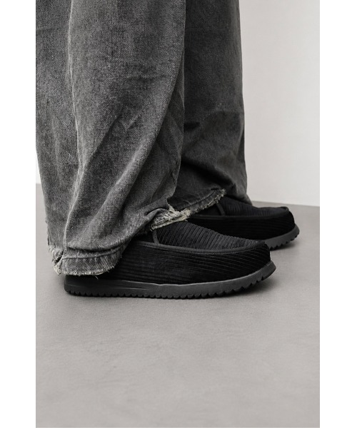 SHAKA WeAR(シャカウェア)の「【SHAKA WeAR/シャカウェア】コーデュロイ インクレディブルハウスシューズ Incredible House Shoe(スリッポン・メンズ・ブラック・8/9/10)」の5枚目の写真
