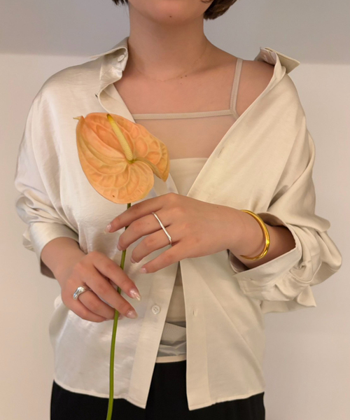 plage（プラージュ）の「《新宿店・WEB限定》Eclat satin dolman シャツ（シャツ/ブラウス・レディース・アイボリー/ブラック・FREE）」の2枚目の写真