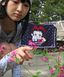 RONRON（ロンロン）の「BETTY BOOP HEART LACE BLANKET NAVY（ブランケット）」