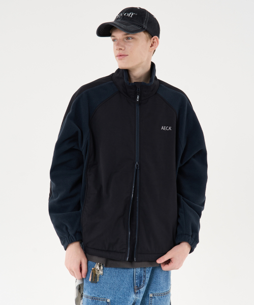AECA（エイカ）の「AECA SHERPA FLEECE RAGLAN JACKET-CHARCOAL（その他アウター・メンズ・その他・M/L）」の2枚目の写真