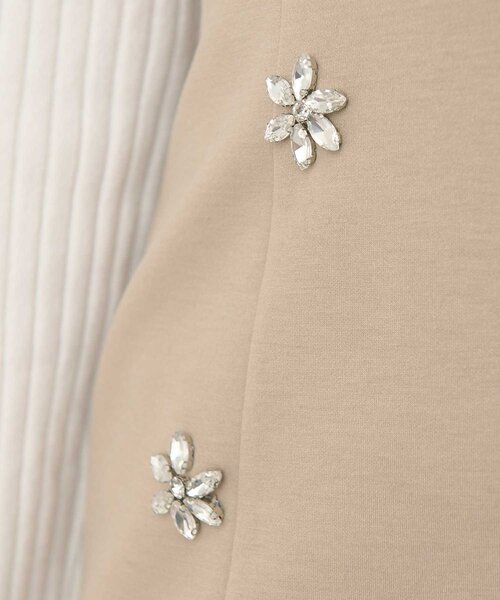 Belle Charme(ベルシャルム)の「【Belle Charme】Flower Bijou Jumper Skirt(ジャンパースカート・レディース・ベージュ/ブラック・FREE)」の16枚目の写真