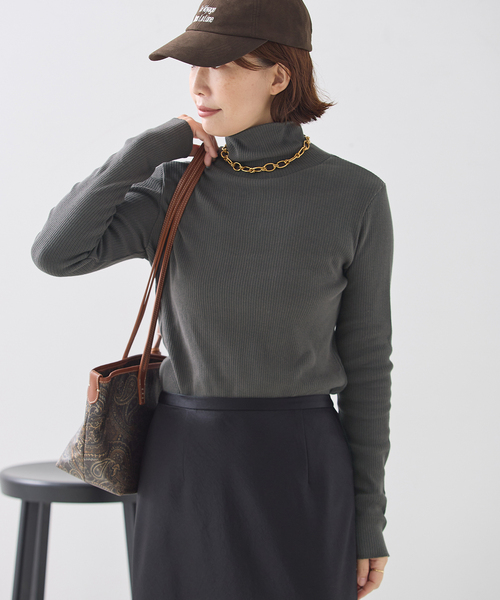 journal standard L'essage(ジャーナルスタンダードレサージュ)の「カミーノテレコハイネックプルオーバー(Tシャツ/カットソー・レディース・ベージュ/チャコールグレー/グレー・FREE)」の10枚目の写真