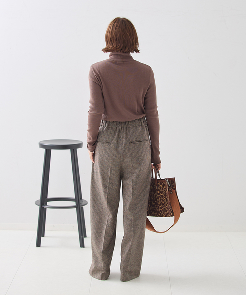 journal standard L'essage(ジャーナルスタンダードレサージュ)の「カミーノテレコハイネックプルオーバー(Tシャツ/カットソー・レディース・ベージュ/チャコールグレー/グレー・FREE)」の19枚目の写真