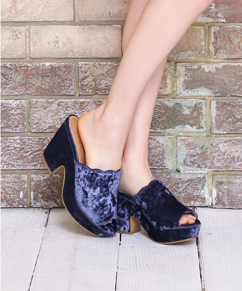 one after another NICE CLAUP(ワンアフターアナザーナイスクラップ)の「べロアスカラップサンダル(サンダル・レディース・ブルーパープル/ピンク/ブラック・L/S/M)」の3枚目の写真