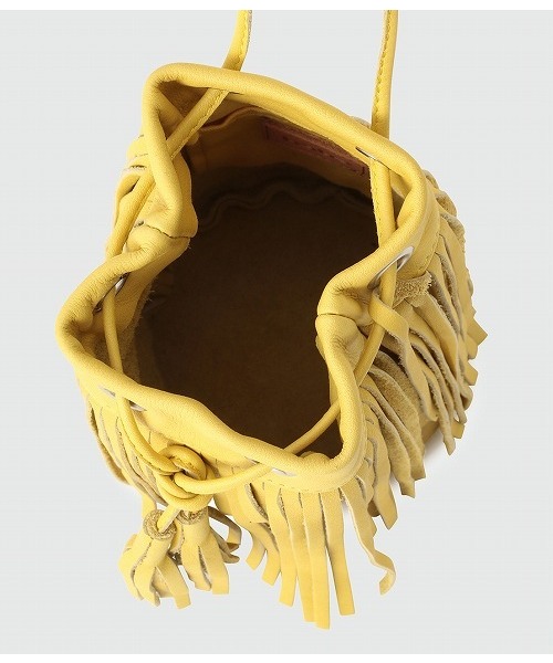 hobo(ホーボー)の「Cow Leather Drawstring Bag S(ショルダーバッグ・メンズ・ブラック/イエロー・FREE)」の7枚目の写真