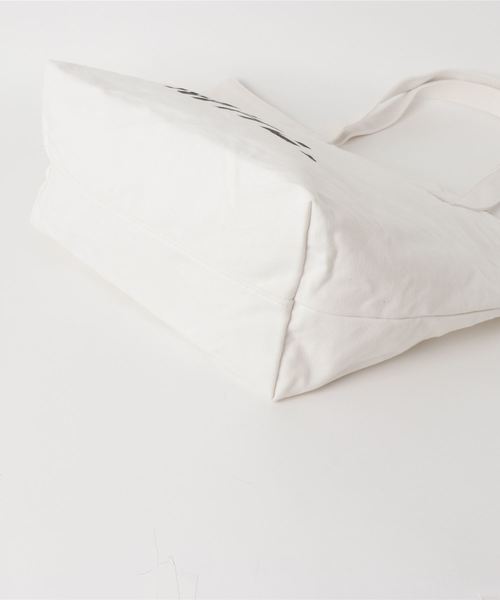 MHL.（エムエイチエル）の「HEAVY COTTON CANVAS（トートバッグ・レディース・ホワイト・FREE）」の3枚目の写真
