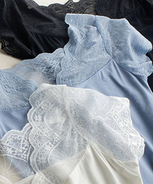 SAISON DE PAPILLON(セゾンドパピヨン)の「Vネックレースフレンチスリーブトップス(キャミソール・レディース・ホワイト/ブラック/ブルー・フリー)」の7枚目の写真