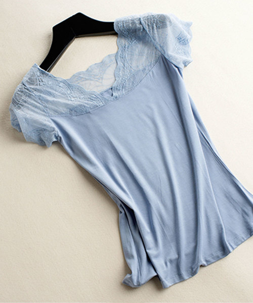 SAISON DE PAPILLON(セゾンドパピヨン)の「Vネックレースフレンチスリーブトップス(キャミソール・レディース・ホワイト/ブラック/ブルー・フリー)」の8枚目の写真