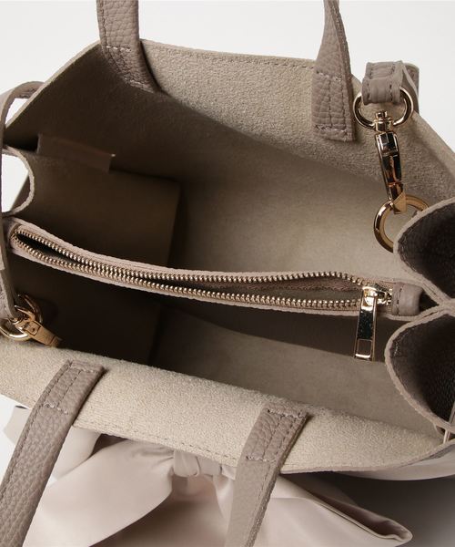 CURI BISCUI（キュリ　ビスキュイ）の「サテンリボンモチーフ付トートバッグ（ハンドバッグ・レディース・ブラック/グレー/ブルー/ピンク系その他・FREE）」の7枚目の写真