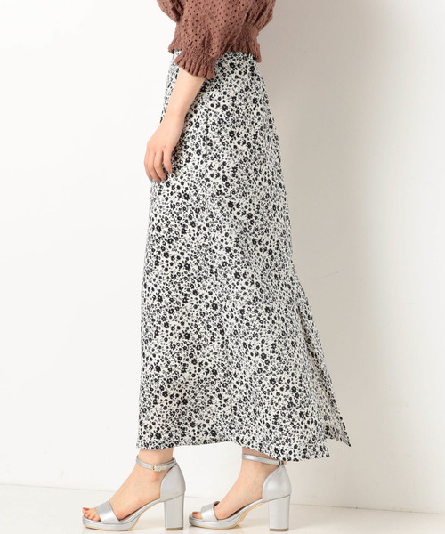 archives（アルシーヴ）の「花柄ロングセミフレアスカート（スカート・レディース・ブラック/オフホワイト/ピンク・MEDIUM）」の14枚目の写真