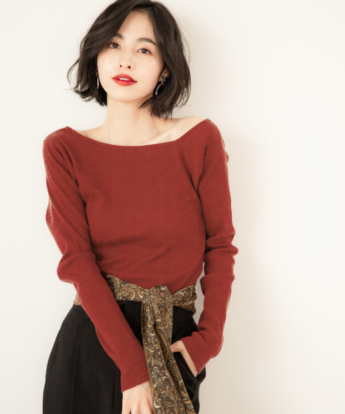 LOWRYS FARM(ローリーズファーム)の「リブタイトワンショル 844991(Tシャツ/カットソー・レディース・ベージュ/ブラウン/オフホワイト/イエロー/ブラック・LARGE/MEDIUM)」の4枚目の写真