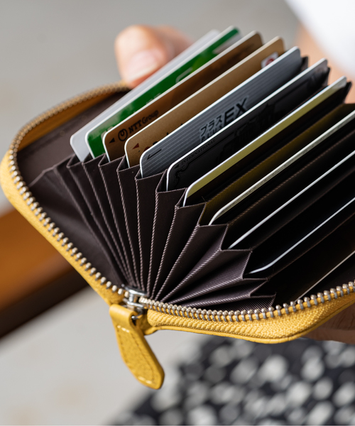 MURA（ムラ）の「イタリア製シュリンクレザー スキミング防止 じゃばら コンパクト カードケース（カードケース・レディース・ブラック/グレー/イエロー/オレンジ/グリーン・FREE）」の5枚目の写真