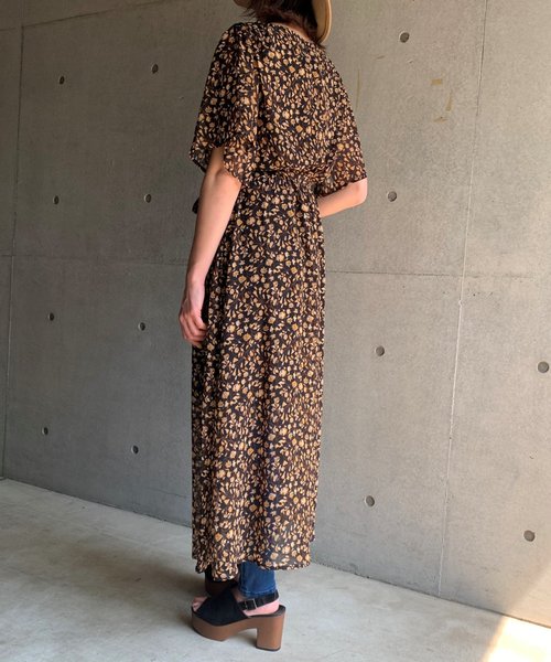 FUN.TRINITY（ファン トリニティー）の「柄カシュクールワンピース（ワンピース・レディース・アイボリー/ブラック/ブルー・M）」の5枚目の写真