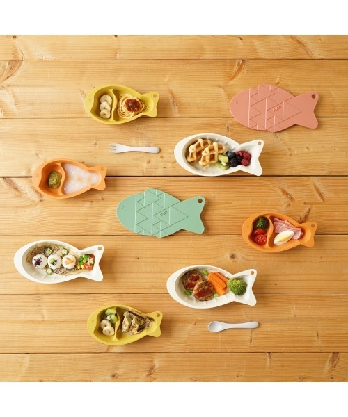 BOBO（ボボ）の「BOBO mamamanma＆go　おさかなプレートセット（マグ/哺乳瓶/お食事グッズ・キッズ・ライトカーキ/ピンク系その他・フリー）」の4枚目の写真