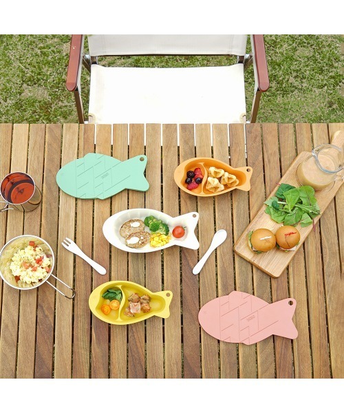 BOBO（ボボ）の「BOBO mamamanma＆go　おさかなプレートセット（マグ/哺乳瓶/お食事グッズ・キッズ・ライトカーキ/ピンク系その他・フリー）」の3枚目の写真