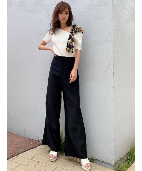 RESEXXY(リゼクシー)の「アシンメトリースカーフトップス(ニット/セーター・レディース・ホワイト/ブラック/ピンク・FREE)」の6枚目の写真